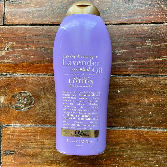 OGX Lavender Essential Oil Calming & Reviving Wet Skin Lotion 19.5 oz - Picture 1 of 2